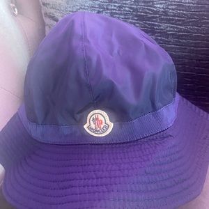 Moncler logo patch bucket hat